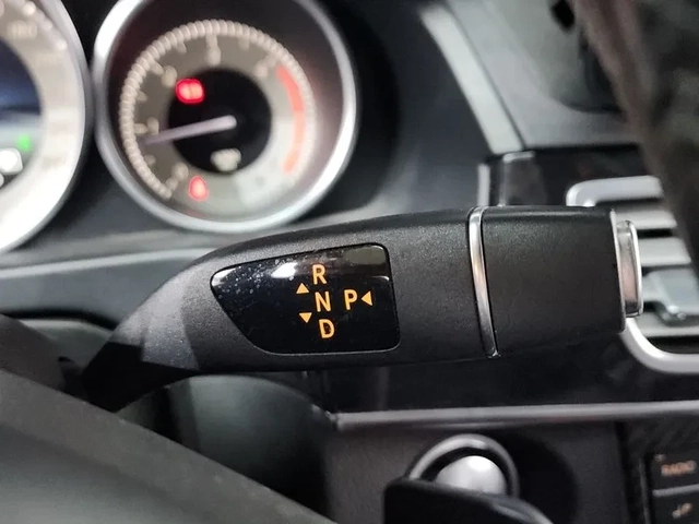 Mercedes-Benz E 220 - автомобили, коли, обяви за нови и употребявани 8