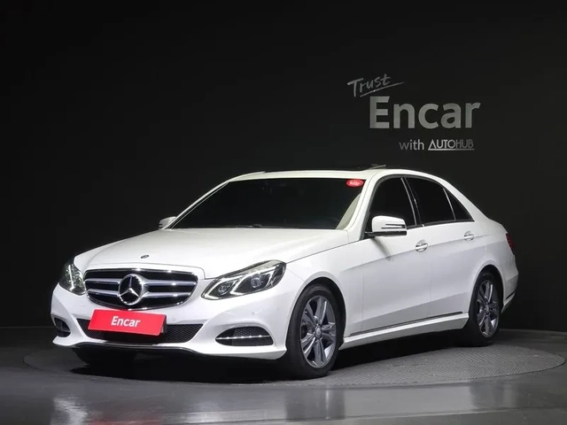 Mercedes-Benz E 220 - автомобили, коли, обяви за нови и употребявани 0