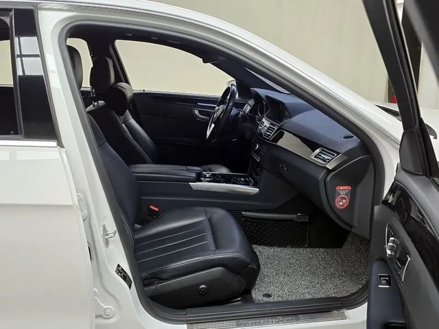 Mercedes-Benz E 220 - автомобили, коли, обяви за нови и употребявани 10