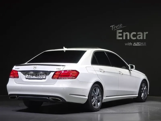 Mercedes-Benz E 220 - автомобили, коли, обяви за нови и употребявани 1