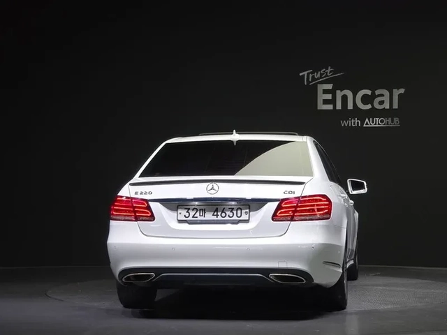 Mercedes-Benz E 220 - автомобили, коли, обяви за нови и употребявани 3