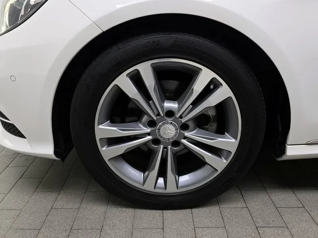 Mercedes-Benz E 220 - автомобили, коли, обяви за нови и употребявани 4