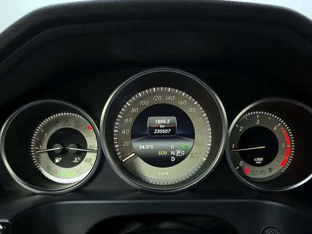 Mercedes-Benz E 220 - автомобили, коли, обяви за нови и употребявани 7