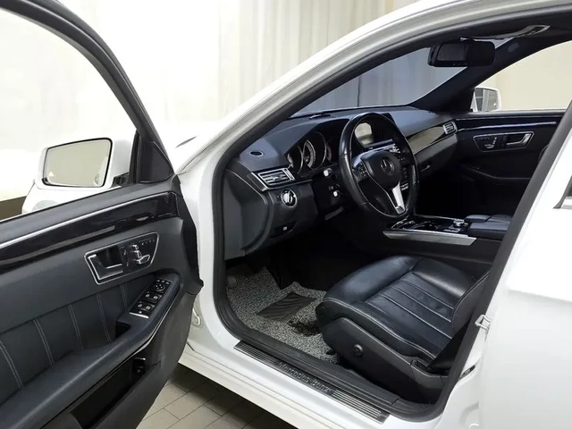 Mercedes-Benz E 220 - автомобили, коли, обяви за нови и употребявани 9