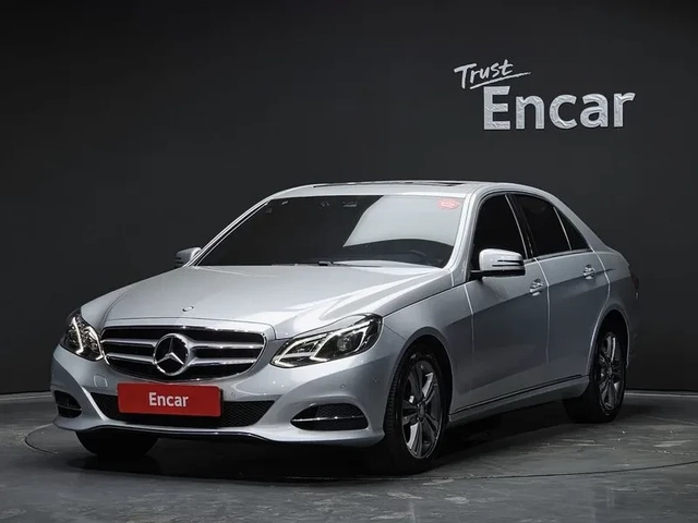 Mercedes-Benz E 220 - автомобили, коли, обяви за нови и употребявани 0