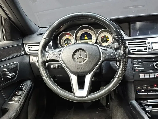 Mercedes-Benz E 220 - автомобили, коли, обяви за нови и употребявани 12