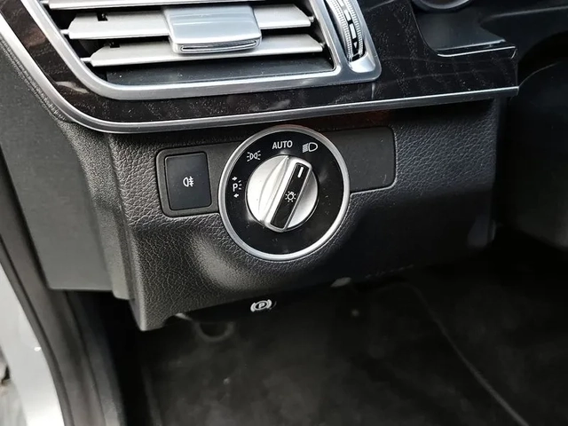 Mercedes-Benz E 220 - автомобили, коли, обяви за нови и употребявани 13