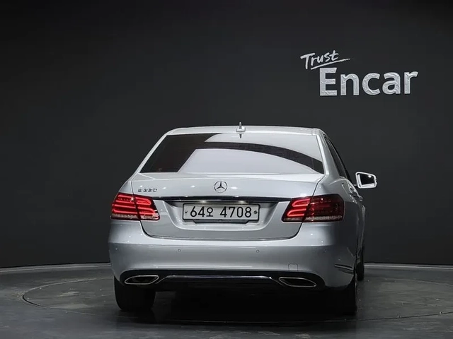 Mercedes-Benz E 220 - автомобили, коли, обяви за нови и употребявани 3