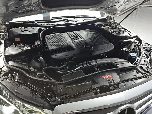 Mercedes-Benz E 220 - автомобили, коли, обяви за нови и употребявани 5
