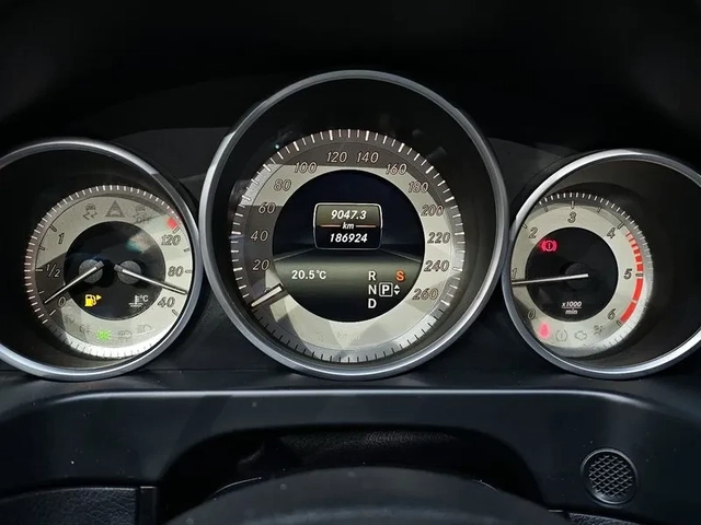 Mercedes-Benz E 220 - автомобили, коли, обяви за нови и употребявани 7