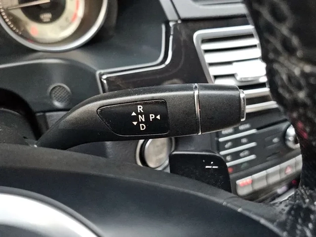 Mercedes-Benz E 220 - автомобили, коли, обяви за нови и употребявани 8