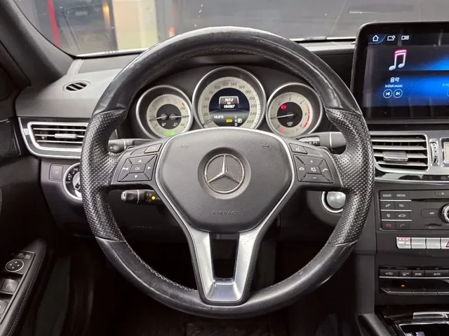 Mercedes-Benz E 220 - автомобили, коли, обяви за нови и употребявани 12