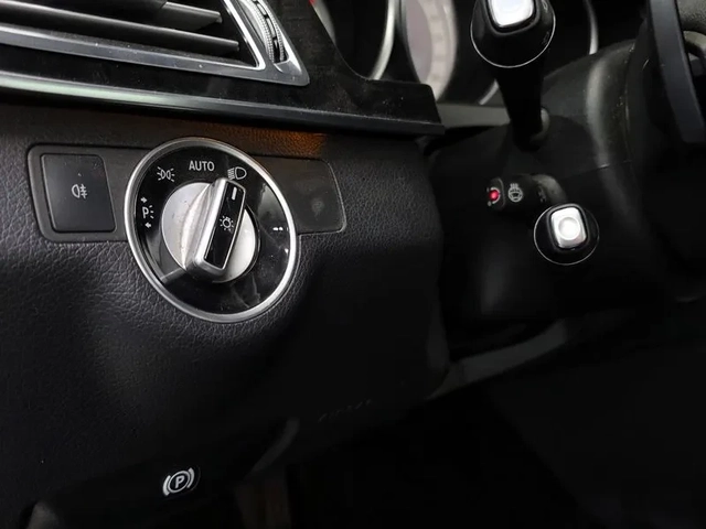 Mercedes-Benz E 220 - автомобили, коли, обяви за нови и употребявани 14