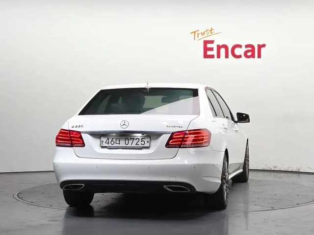 Mercedes-Benz E 220 - автомобили, коли, обяви за нови и употребявани 3