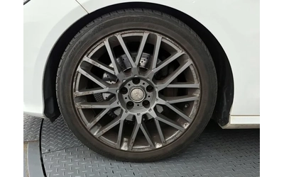 mercedes-benz-e-220 - 4