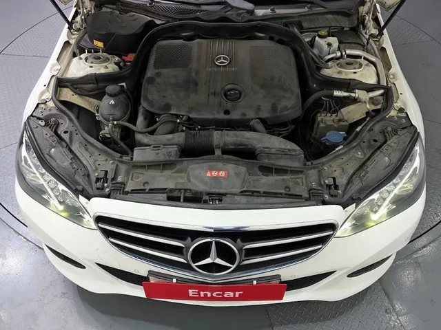 Mercedes-Benz E 220 - автомобили, коли, обяви за нови и употребявани 5
