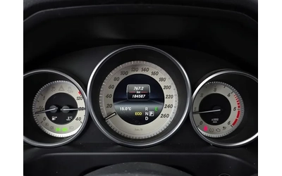 Mercedes-Benz E 220 - автомобили, коли, обяви за нови и употребявани 7