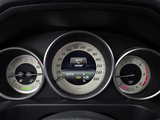 Mercedes-Benz E 220 - автомобили, коли, обяви за нови и употребявани 7