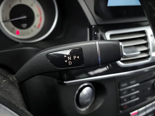 Mercedes-Benz E 220 - автомобили, коли, обяви за нови и употребявани 8