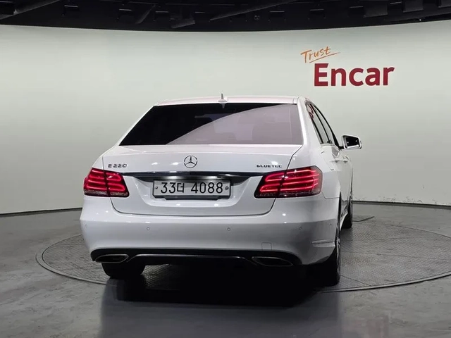 Mercedes-Benz E 220 - автомобили, коли, обяви за нови и употребявани 3