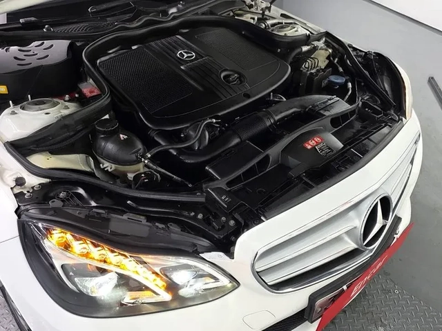 Mercedes-Benz E 220 - автомобили, коли, обяви за нови и употребявани 5