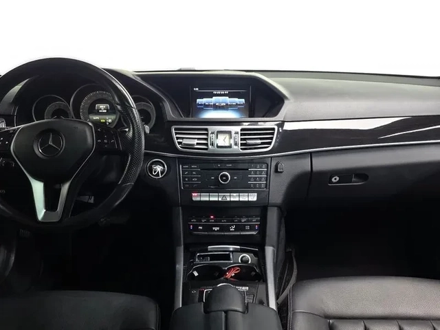 Mercedes-Benz E 220 - автомобили, коли, обяви за нови и употребявани 6