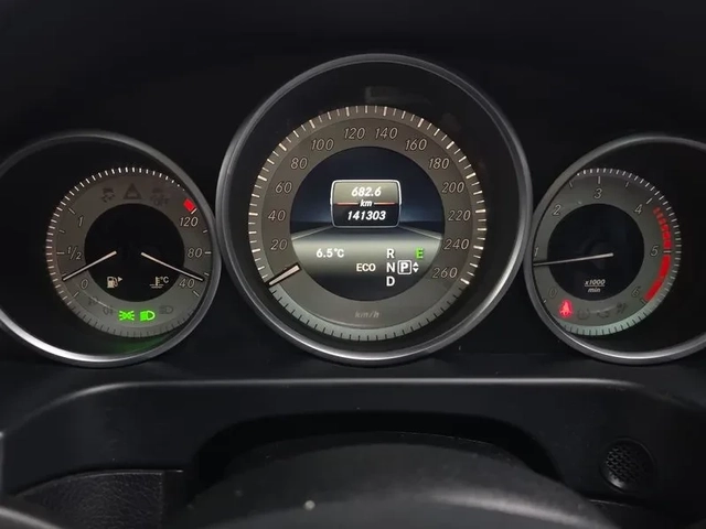 Mercedes-Benz E 220 - автомобили, коли, обяви за нови и употребявани 7