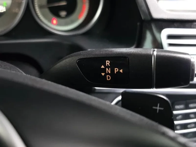 Mercedes-Benz E 220 - автомобили, коли, обяви за нови и употребявани 8