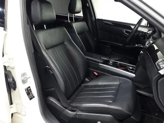 Mercedes-Benz E 220 - автомобили, коли, обяви за нови и употребявани 9