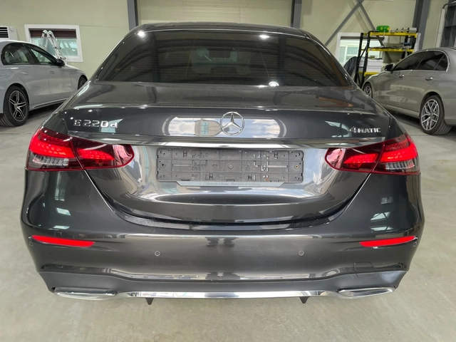Mercedes-Benz E 220 d 4Matic ! AMG Line ! - автомобили, коли, обяви за нови и употребявани 4