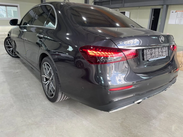 Mercedes-Benz E 220 d 4Matic ! AMG Line ! - автомобили, коли, обяви за нови и употребявани 5