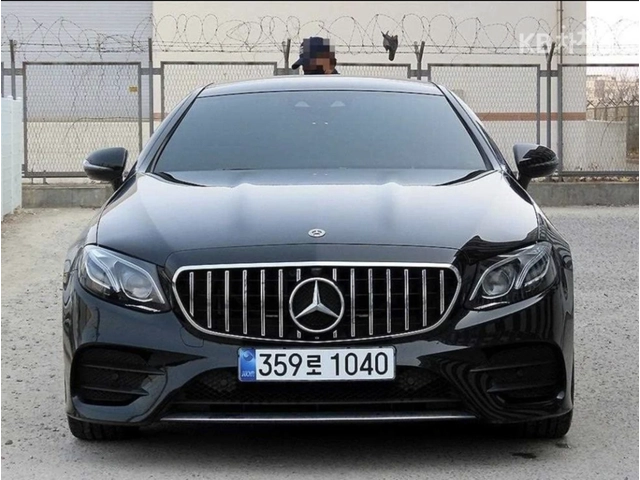 Mercedes-Benz E 220 d / AMG ПАКЕТ / BURMESTER / HUD - автомобили, коли, обяви за нови и употребявани 0