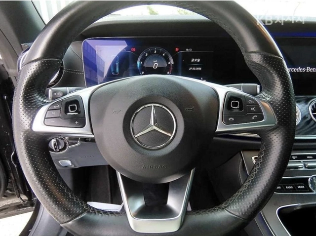 Mercedes-Benz E 220 d / AMG ПАКЕТ / BURMESTER / HUD - автомобили, коли, обяви за нови и употребявани 8
