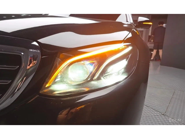 Mercedes-Benz E 220 4 Matic* Accident free - автомобили, коли, обяви за нови и употребявани 15