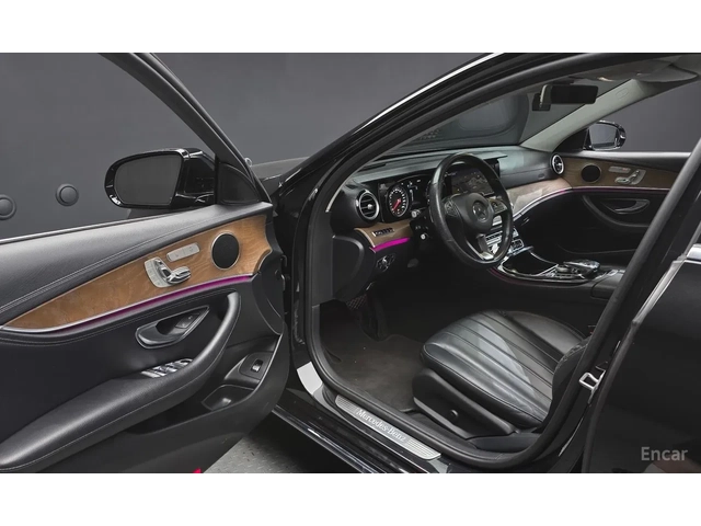 Mercedes-Benz E 220 4 Matic* Accident free - автомобили, коли, обяви за нови и употребявани 11