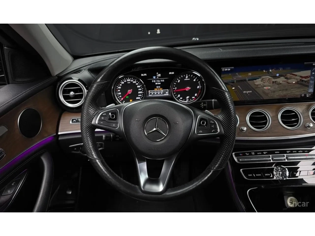 Mercedes-Benz E 220 4 Matic* Accident free - автомобили, коли, обяви за нови и употребявани 7