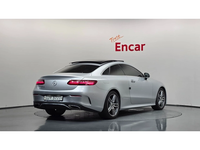 Mercedes-Benz E 220 2.0 2WD - автомобили, коли, обяви за нови и употребявани 1
