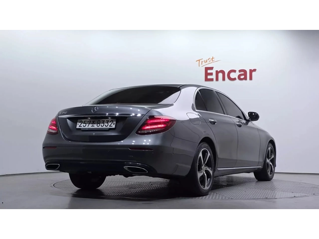 Mercedes-Benz E 250 КАМЕРА| ПОДГРЕВ| ШИБИДАХ| - автомобили, коли, обяви за нови и употребявани 1