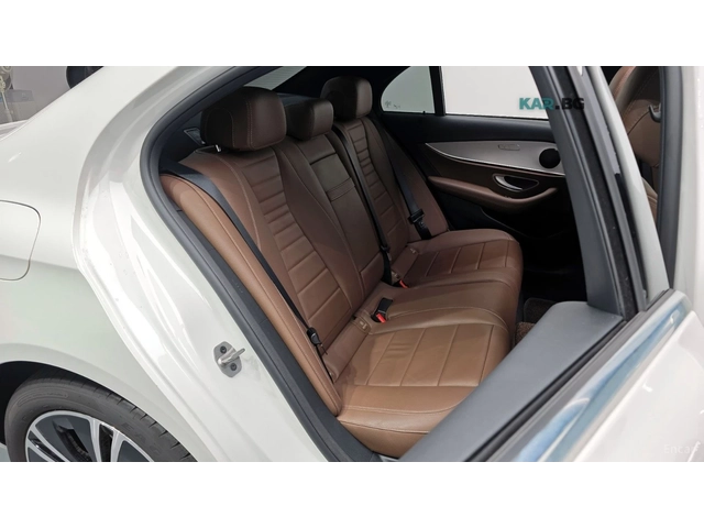Mercedes-Benz E 250 * 360* ПАНО* KEYLESS* Camera* ПОДГРЕВ* - автомобили, коли, обяви за нови и употребявани 11