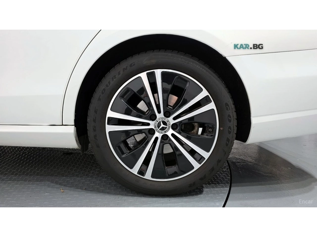 Mercedes-Benz E 250 * 360* ПАНО* KEYLESS* Camera* ПОДГРЕВ* - автомобили, коли, обяви за нови и употребявани 4