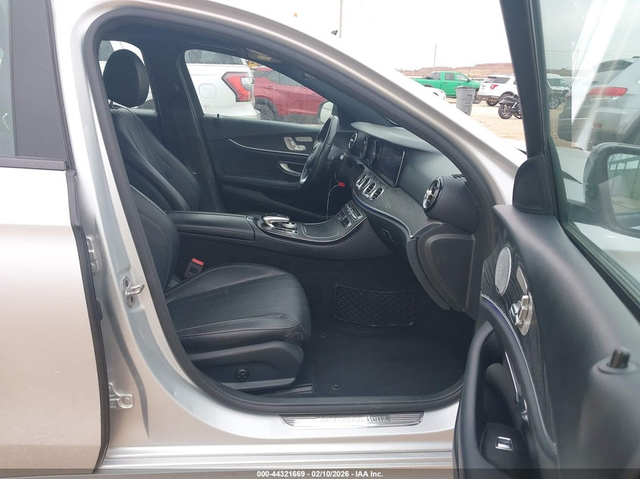 Mercedes-Benz E 300 2.0L I-4 DI, DOHC, VVT, TURBO, 241HP Rear Wheel Drive - автомобили, коли, обяви за нови и употребявани 4