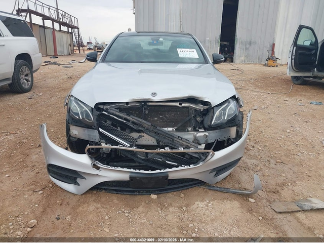 Mercedes-Benz E 300 2.0L I-4 DI, DOHC, VVT, TURBO, 241HP Rear Wheel Drive - автомобили, коли, обяви за нови и употребявани 5