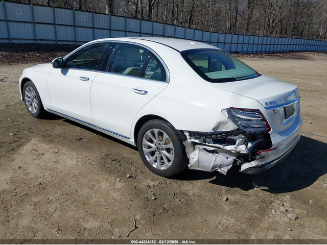 Mercedes-Benz E 300 2.0L I-4 DI, DOHC, VVT, TURBO, 241HP Rear Wheel Drive - автомобили, коли, обяви за нови и употребявани 2