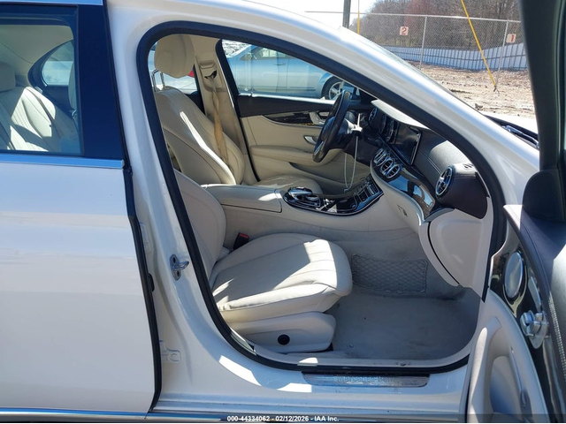 Mercedes-Benz E 300 2.0L I-4 DI, DOHC, VVT, TURBO, 241HP Rear Wheel Drive - автомобили, коли, обяви за нови и употребявани 4