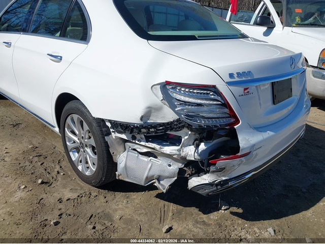 Mercedes-Benz E 300 2.0L I-4 DI, DOHC, VVT, TURBO, 241HP Rear Wheel Drive - автомобили, коли, обяви за нови и употребявани 5