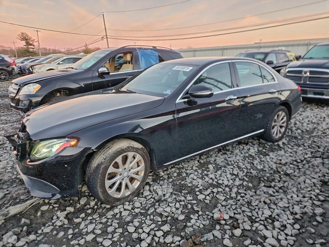 Mercedes-Benz E 300 4MATIC - автомобили, коли, обяви за нови и употребявани 0