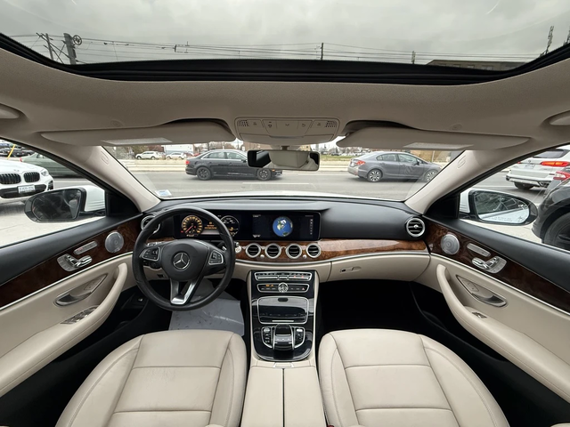 Mercedes-Benz E 300 AMG PKG* PANO * BURMESTER* - автомобили, коли, обяви за нови и употребявани 1