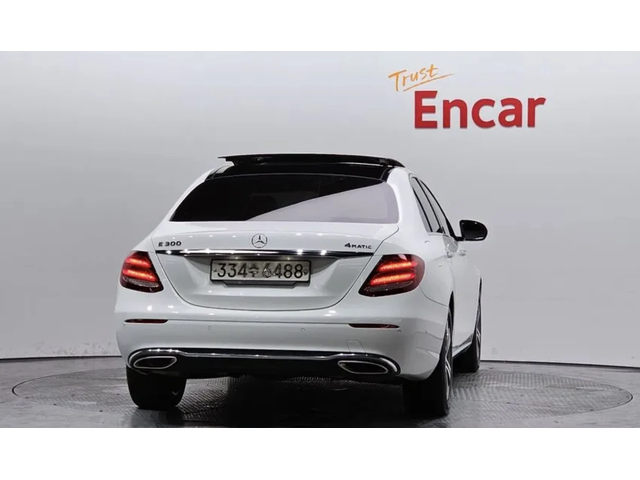 Mercedes-Benz E 300 4MATIC* ДИГИТАЛНО* ТАБЛО* ПОДГРЕВ* ОБДУХВАНЕ* 360К - автомобили, коли, обяви за нови и употребявани 3