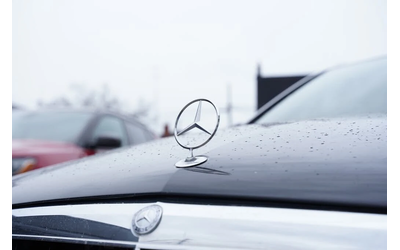 mercedes-benz-e-300 - 1