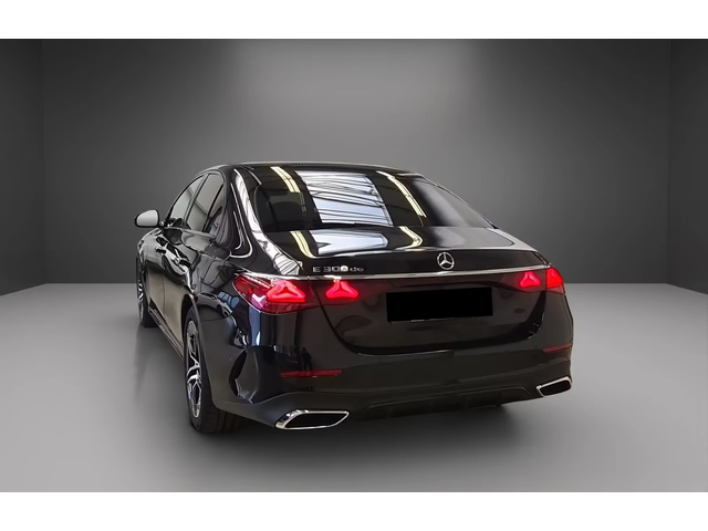 Mercedes-Benz E 300 DE AMG Night - автомобили, коли, обяви за нови и употребявани 3